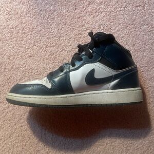Navy Blue Jordan 1s *GOOD CONDITION*